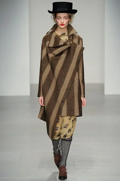 Look 16